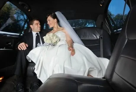 Groom and bride traveling through samsedan